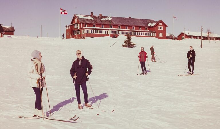 Každá doba přináší něco svého. 60. léta 20. století v Norsku. Foto: Neznámý autor, Národní knihovna Norska/Creative Commons/Public Domain