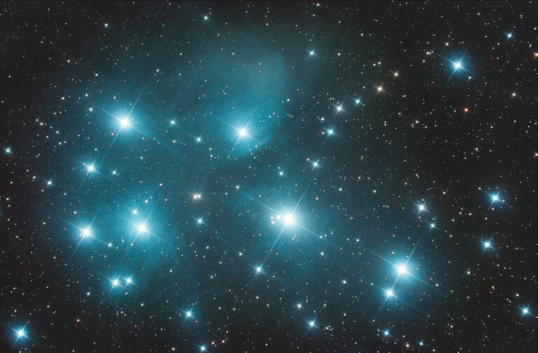 Plejády představují sedm sester řeckého Titána Atlanta. Jedna se postupem času někam zatoulala.