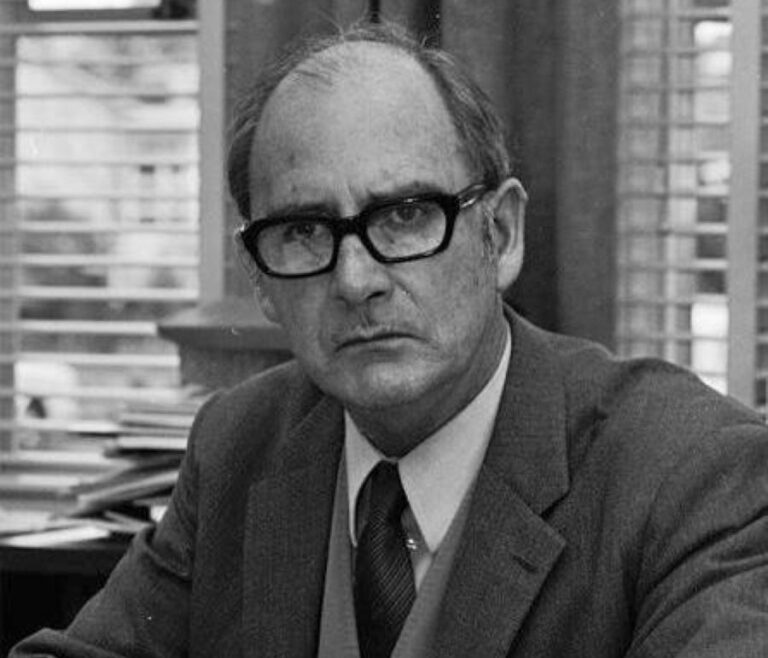 John Cade učiní svůj velký objev vlastně náhodou. Foto: Australian Information Service/Creative Commons/Public Domain