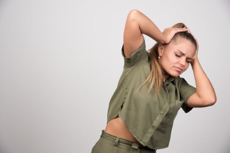 Hlava bolí naprosto nesnesitelně. Někdo ale bolest necítí. Je to výhra? Foto: Freepik