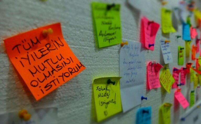 Bez Post-it papírků si dnes už kancelář většinou nedokážeme představit. Foto: Pixabay