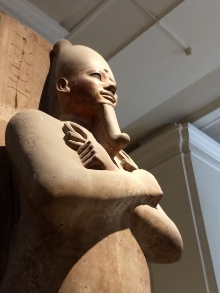 Senusret I. je panovníkem 12. egyptské dynastie. A podle legendy přítelem Sinuheta.