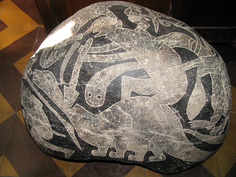 Na kamenech lze najít mnohé fantastické motivy připomínající prehistorická zvířata.