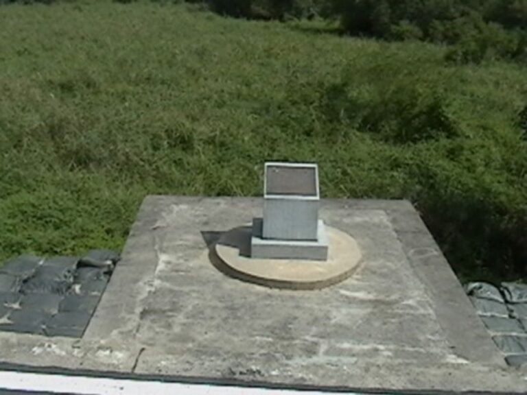 Pamětní deska obětem útoku. Foto: Isaac Crumm at English WikipediaCreative Commons/Public Domain