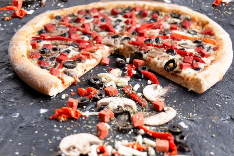 Dnes si na pizze pochutnávají lidé po celém světě. Foto: Freepik