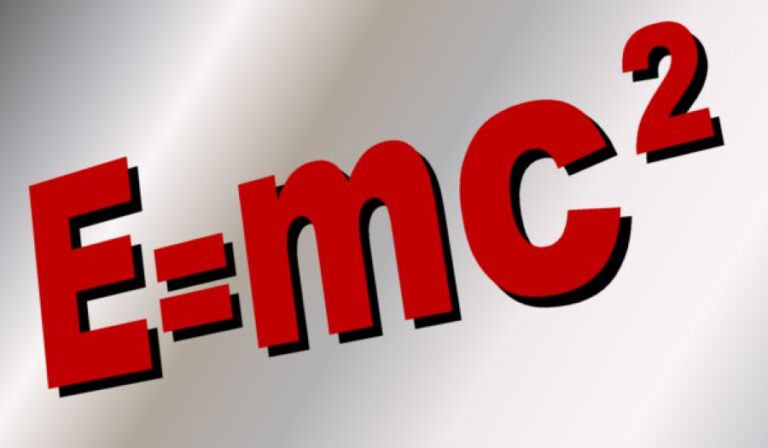 Rovnice formulující teorii relativity. Albert Einstein zkrátka dává přednost vědě. Foto: Derek Jensen (Tysto)/Creative Commons/Public Domain