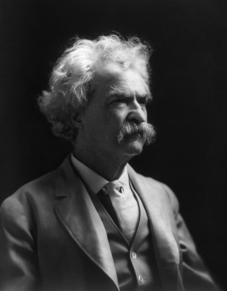 Mark Twain zastává názor, že člověk se víc naučí životem, než školami.