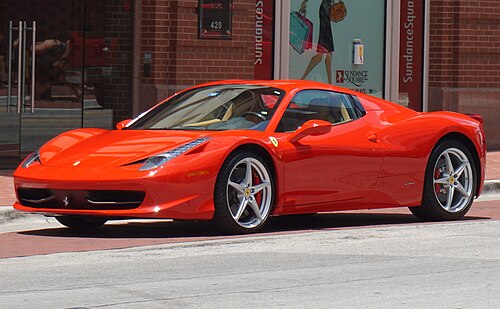 Ferrari 458 Italia, velmi podobné má i diktátor.