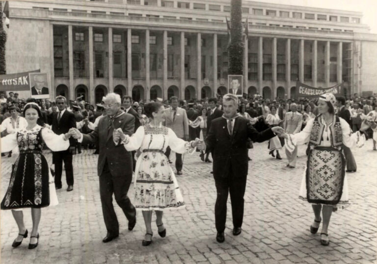 Husák na návštěvě Rumunska, spolu s Nicolae Ceauşescem