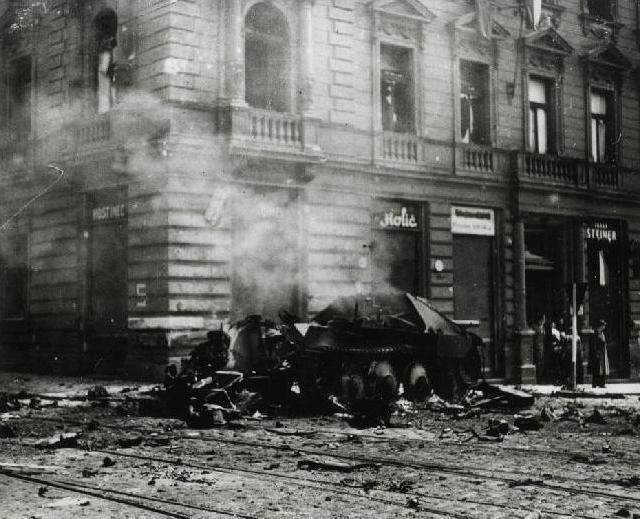 Rozhlasové vysílání je srdcem i duší Pražského povstání, které z hlavního města vyžene Němce.