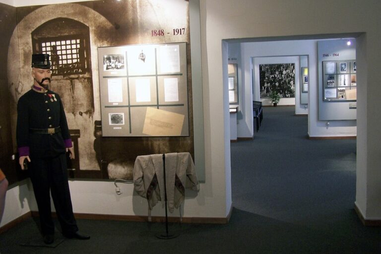 Vedle vězňů tu najdete i expozici, která přibližuje historii věznice.