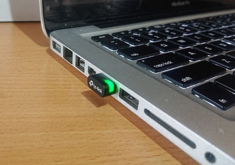 Moderní Bluetooth USB adaptér. Foto: Paowee/Creative Commons/CC BY-SA 4.0