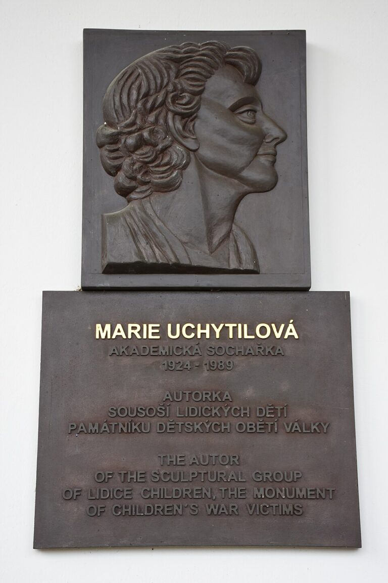 Autorkou portrétu je sochařka Marie Uchytilová.