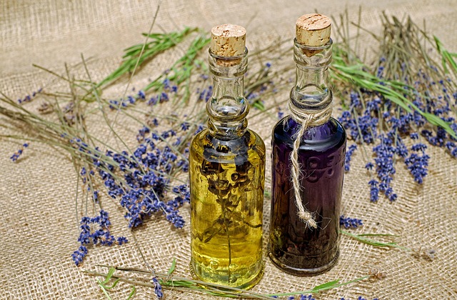 Tato aromatická bylinka se používá do éterických olejů, do parfémů, mýdel, krémů anebo třeba i v gastronomii. Oblíbená je také jako dekorace.