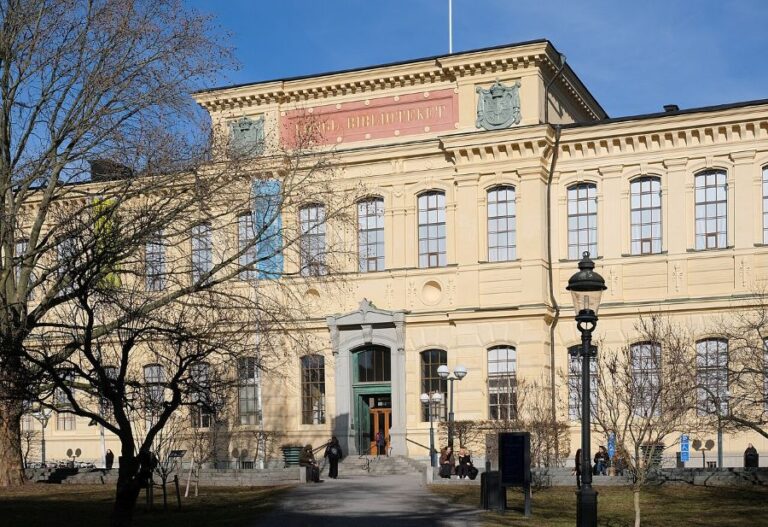 Ovšem součástí jeho sbírek byla i bohatá knihovna s bezpočtem spisů. Některé se staly válečnou kořistí Švědů a dnes se nacházejí ve Švědské královské knihovně ve Stockholmu - viz obr. Jde třeba o známý Codex Gigas, Foto: kallerna/Creative Commons/CC BY-SA 4.0