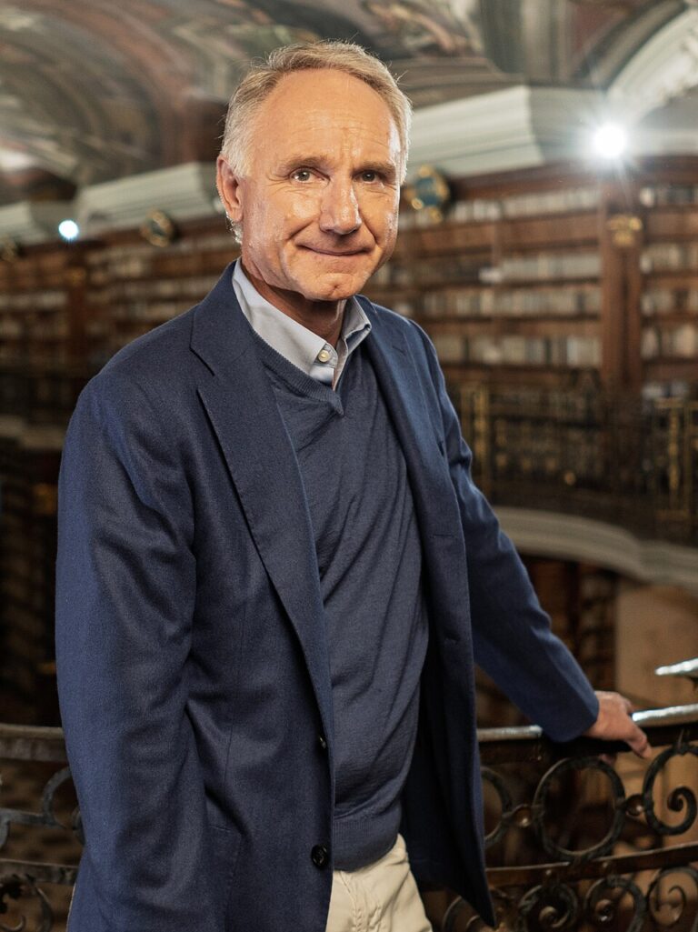 Tajemství je tak lákavé, že archiv se stane jedním z hlavních motivů knihy Andělé a Démoni od Dana Browna.
