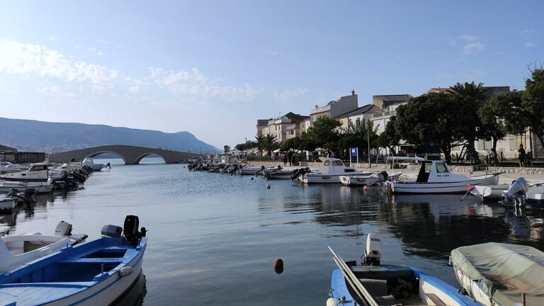 Ostrov Pag je mezi turisty velmi oblíbený.