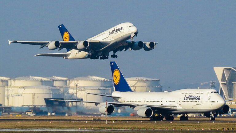Rivalita mezi Boeingem a Airbusem lze vnímat jako soupeření USA a Evropy.