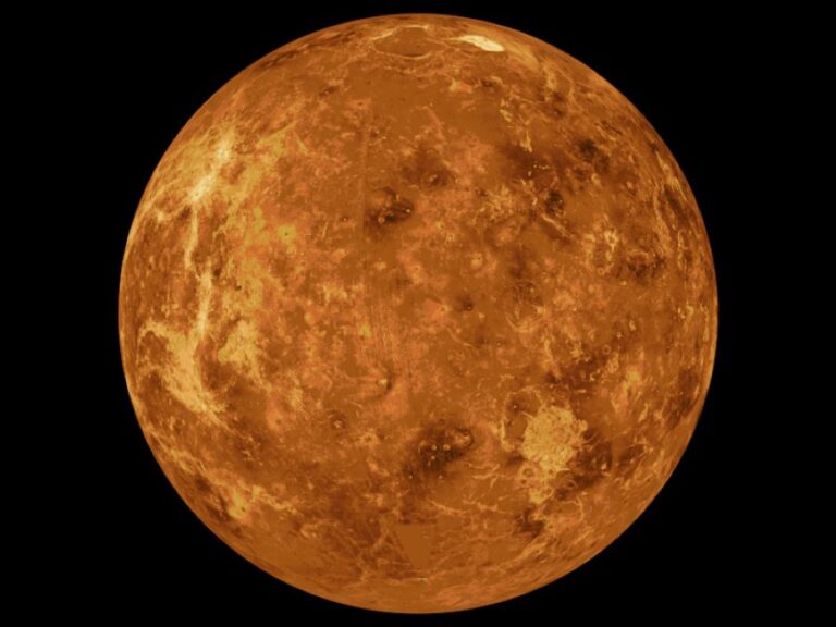 Venuše se v porovnání se Zemí otáčí opačně. Foto: PlanetUser, texture map courtesy of NASA/Creative Commons/CC BY-SA 4.0