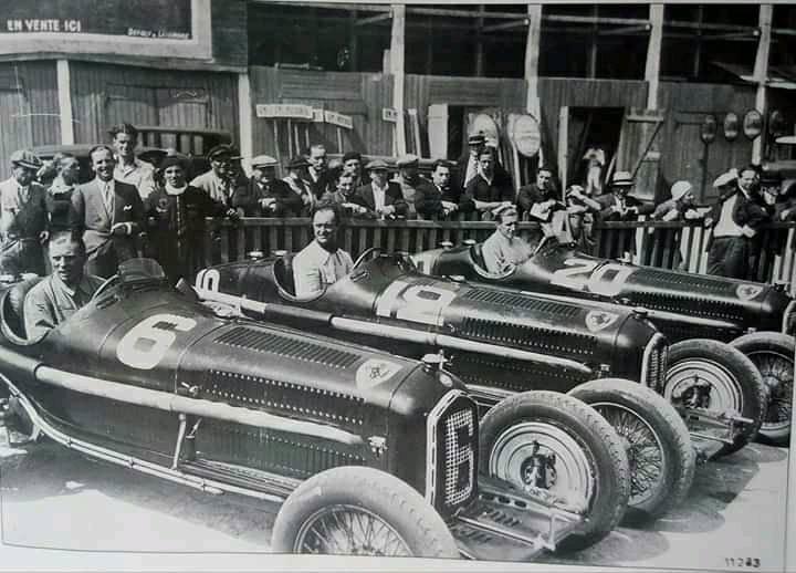 Třikrát vozy Ferrari v roce 1934 připravené zvítězit.
