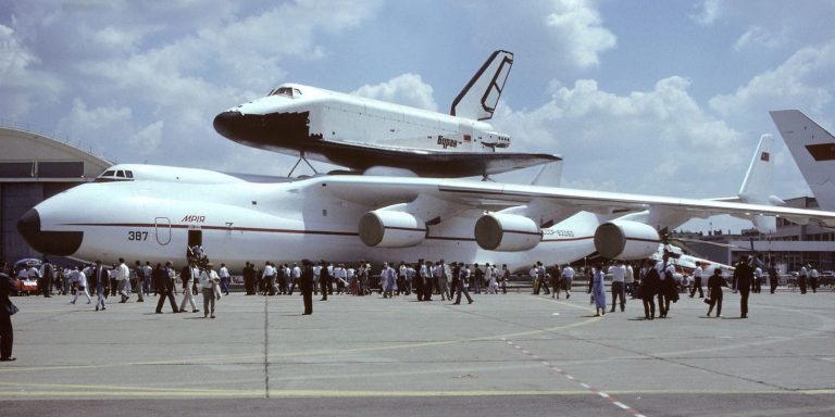 Buran se představil i v zahraničí, ve Francii a v Československu.