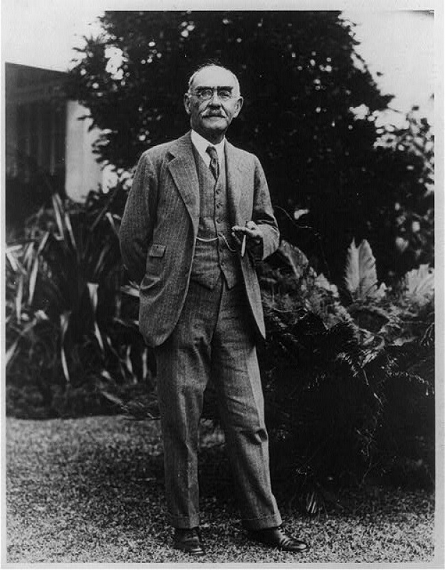 Vystoupí ze všech indických lóží, kde byl členem, a už se do žádné nehrne. V roce 1907 dostává jako první britský autor Nobelovu cenu za literaturu.