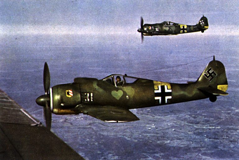 Už před 2. světovou válkou se z letadel staly obávané zbraně.