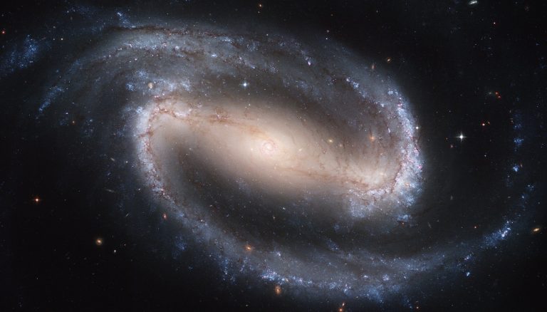Mohutné galaxie jsou jedním z důsledků Velkého třesku.