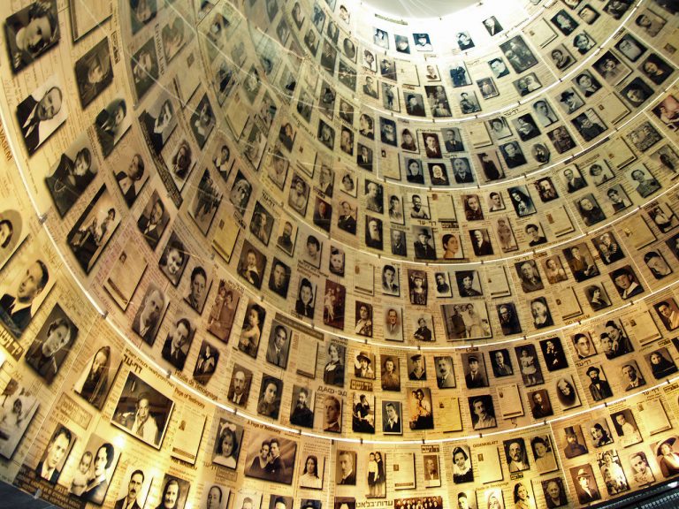 Izraelský památník Jad vašem, kde jsou připomenuty oběti holocaustu, i ti, kdo ososby židovského původu zachránili.