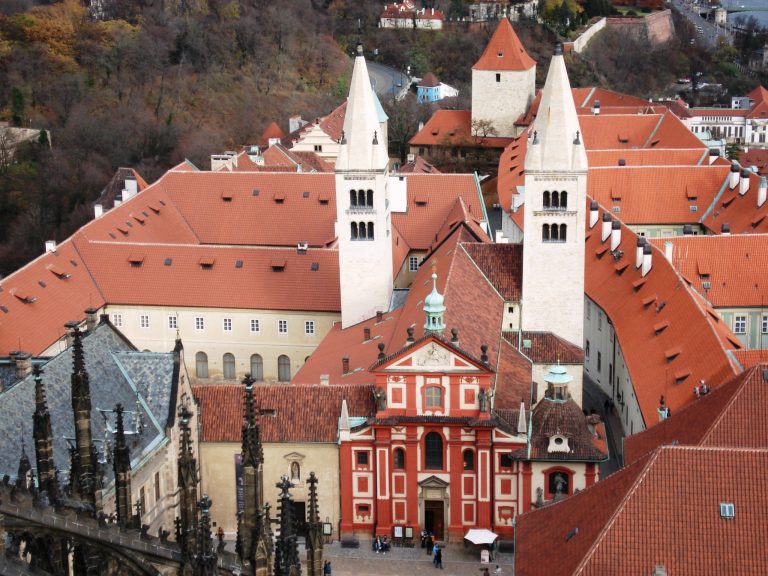 Velké pobouření v Čechách vyvolává zrušení kláštera benediktinek od sv. Jiří na Pražském hradě.