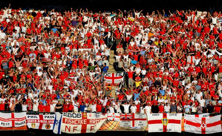 Vzhledem k tomu, že Británie až na olympijské výjimky nemá vlastní fotbalový tým, jsou na stadionech stále k vidění vlajky Anglie, Skotska, Severního Irska i Walesu.