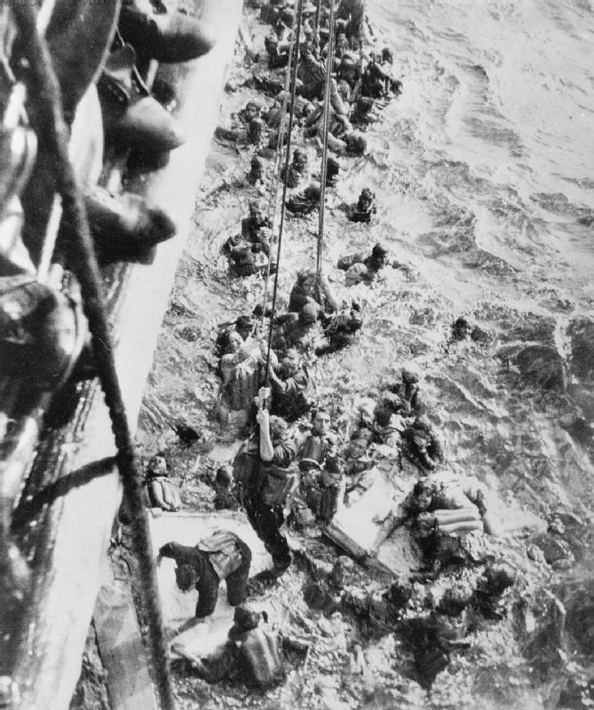 HMS Dorsetshire zachraňuje trosečníky z Bismarku. Času není nazbyt…