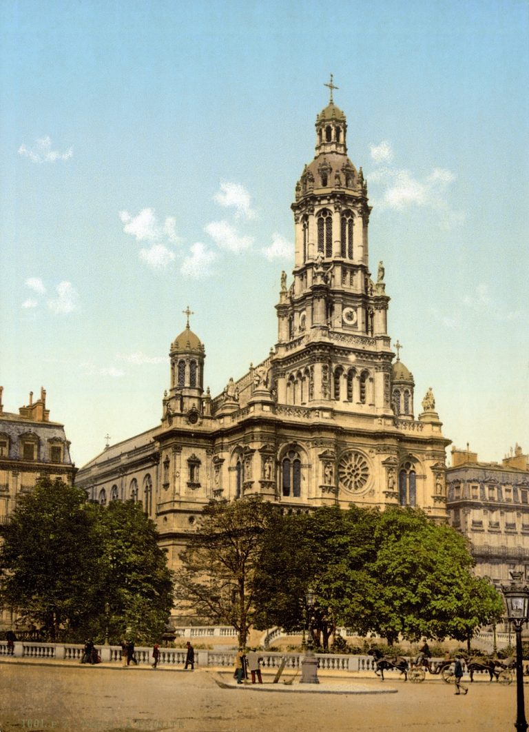 V pařížském kostele Svaté Trojice se v červnu 1875 konal Bizetův pohřeb. Na něj už přišly 4000 lidí.