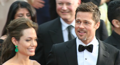 Od roku 2005 žije Angelina Jolie se svým kolegou Bradem Pittem,. Svoji jsou od roku 2014. 
