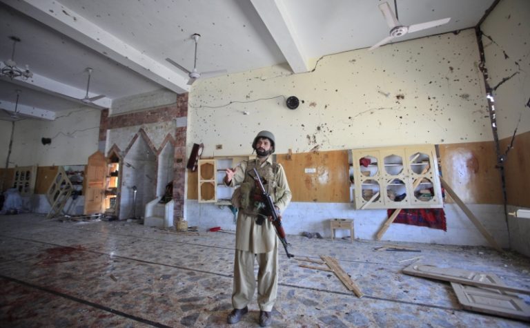 Pohled do mešity krátce po útoku připomínal spíš jatka.