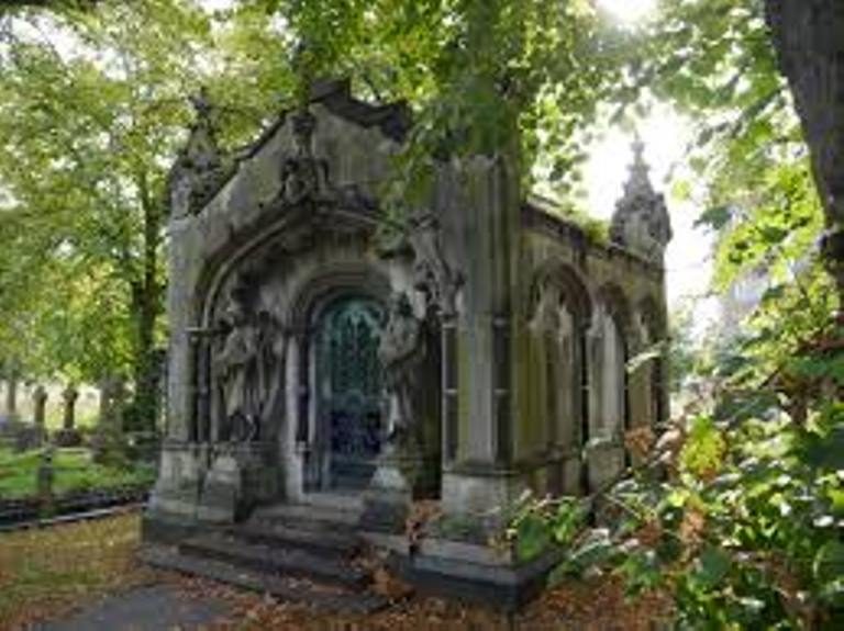 Ke všem stavbám na Bromptonském hřbitově musely existovat plány. Proč právě ty od Warnerovy stavby chybí?