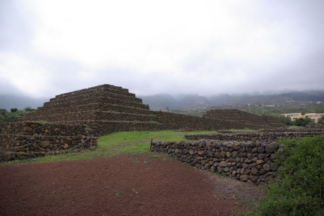 V polovině 90. let 20. století se na největším kanárském ostrově Tenerife podařilo objevit pyramidy, které se později staly oblíbenou turistickou atrakcí. 