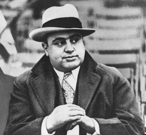 Nejslavnějším mafiánským bossem Cosa Nostry se stal legendární Al Capone, který v Chicagu kontroloval obchod s alkoholem, zbraněmi i prostituci.
