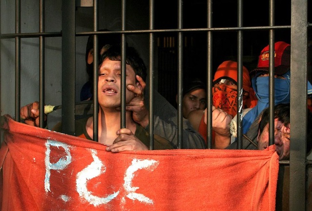 Nepokoje s policií si vyžádaly stovky mrtvých i mimo věznice.