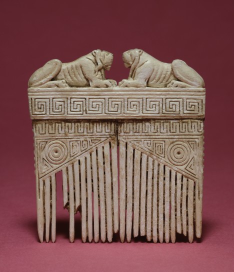 Také Etruskové používali hřebeny k česání vlasů. Tento kousek pochází ze 6. století př. n. l.
