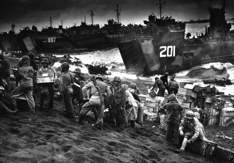 V bitvě o ostrov Iwo Jima padlo téměř 30 000 mužů!
